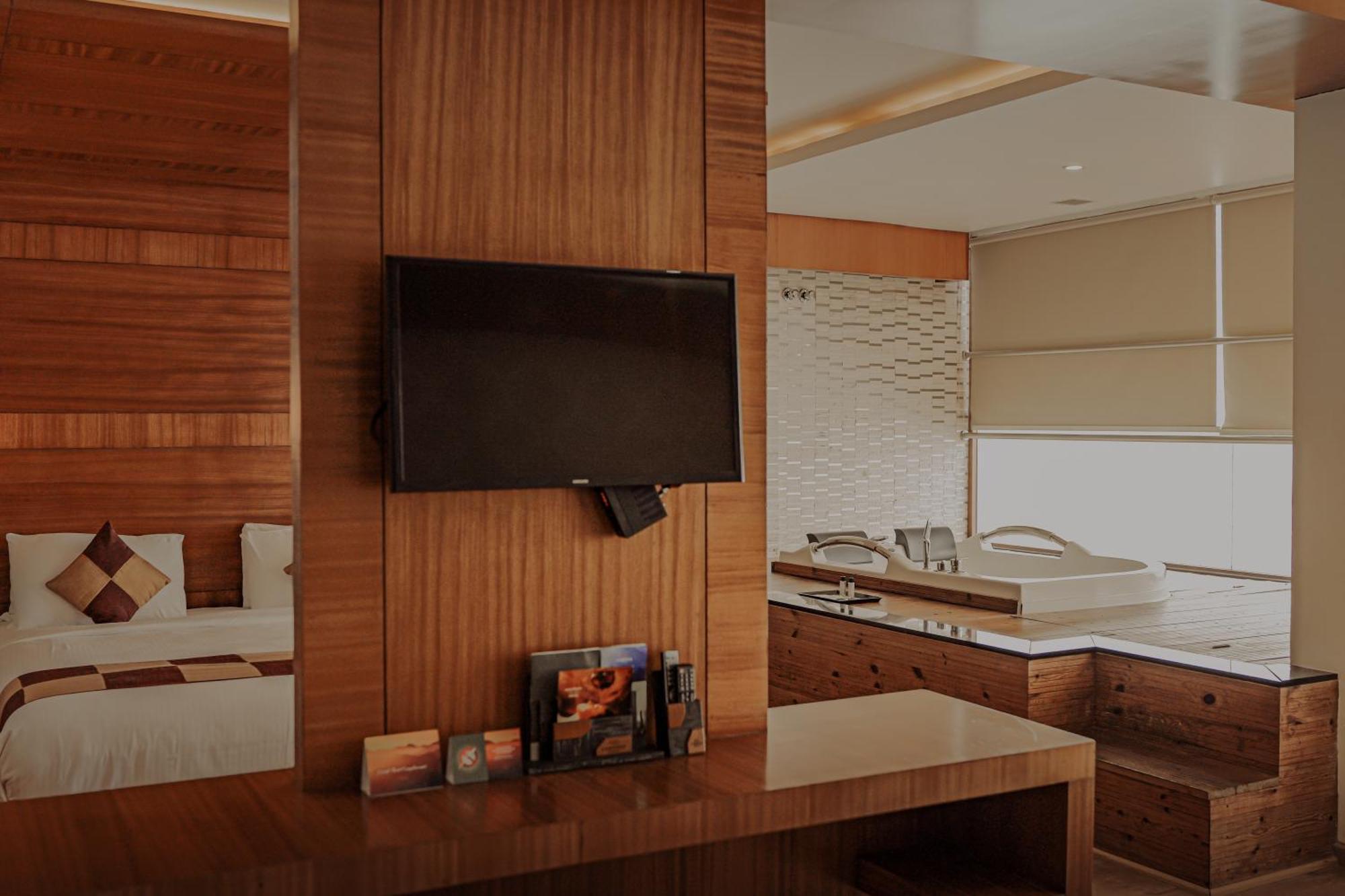 Amber Dale Luxury Hotel & Spa, Munnar Bagian luar foto