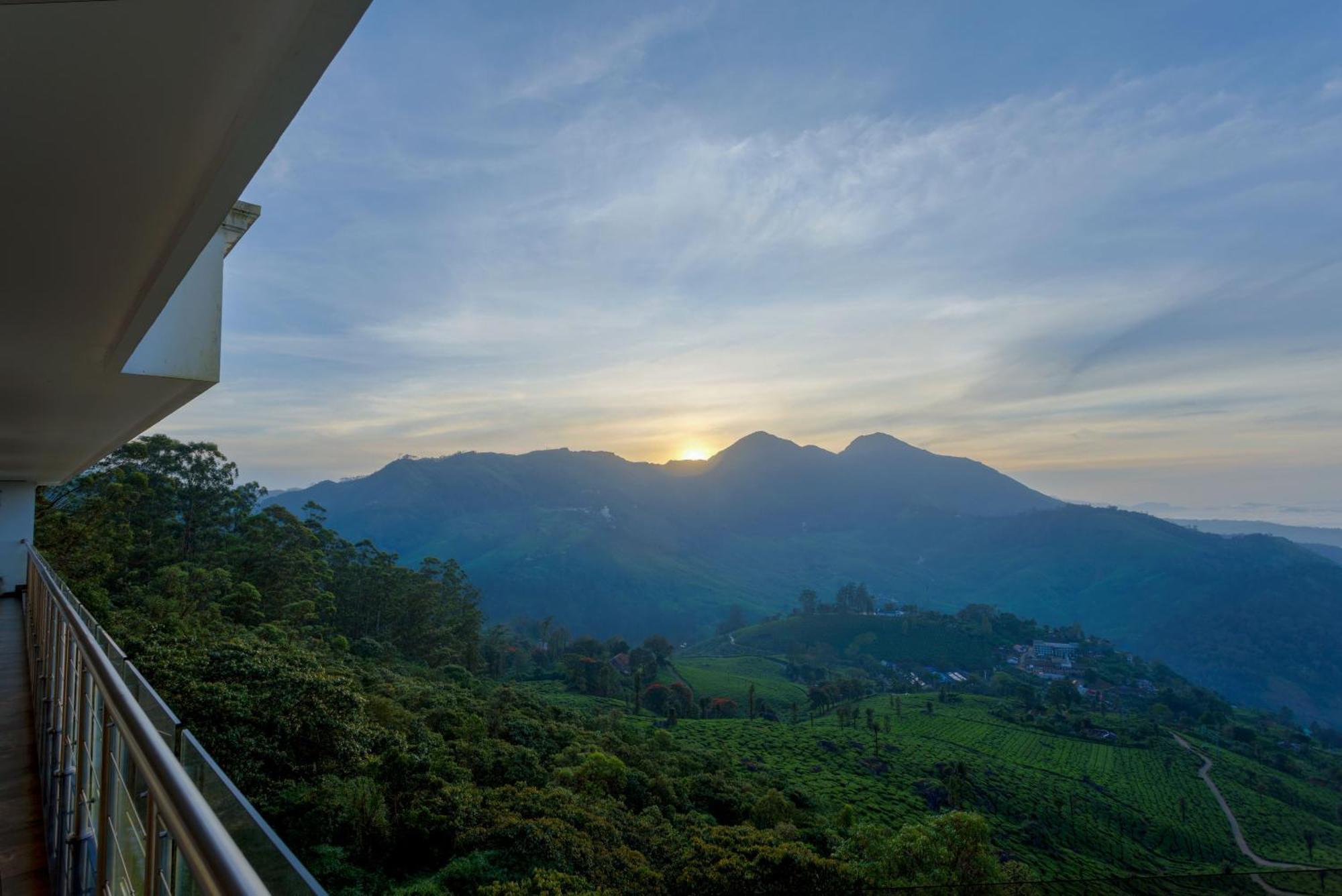 Amber Dale Luxury Hotel & Spa, Munnar Bagian luar foto